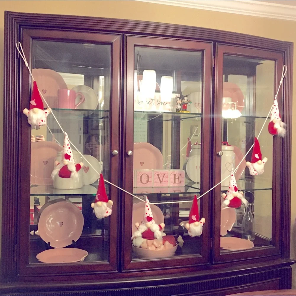 Valentines Day Decoration Gnome Garland 6’ Love NEW Pink & Red Hearts - Picture 3 of 16